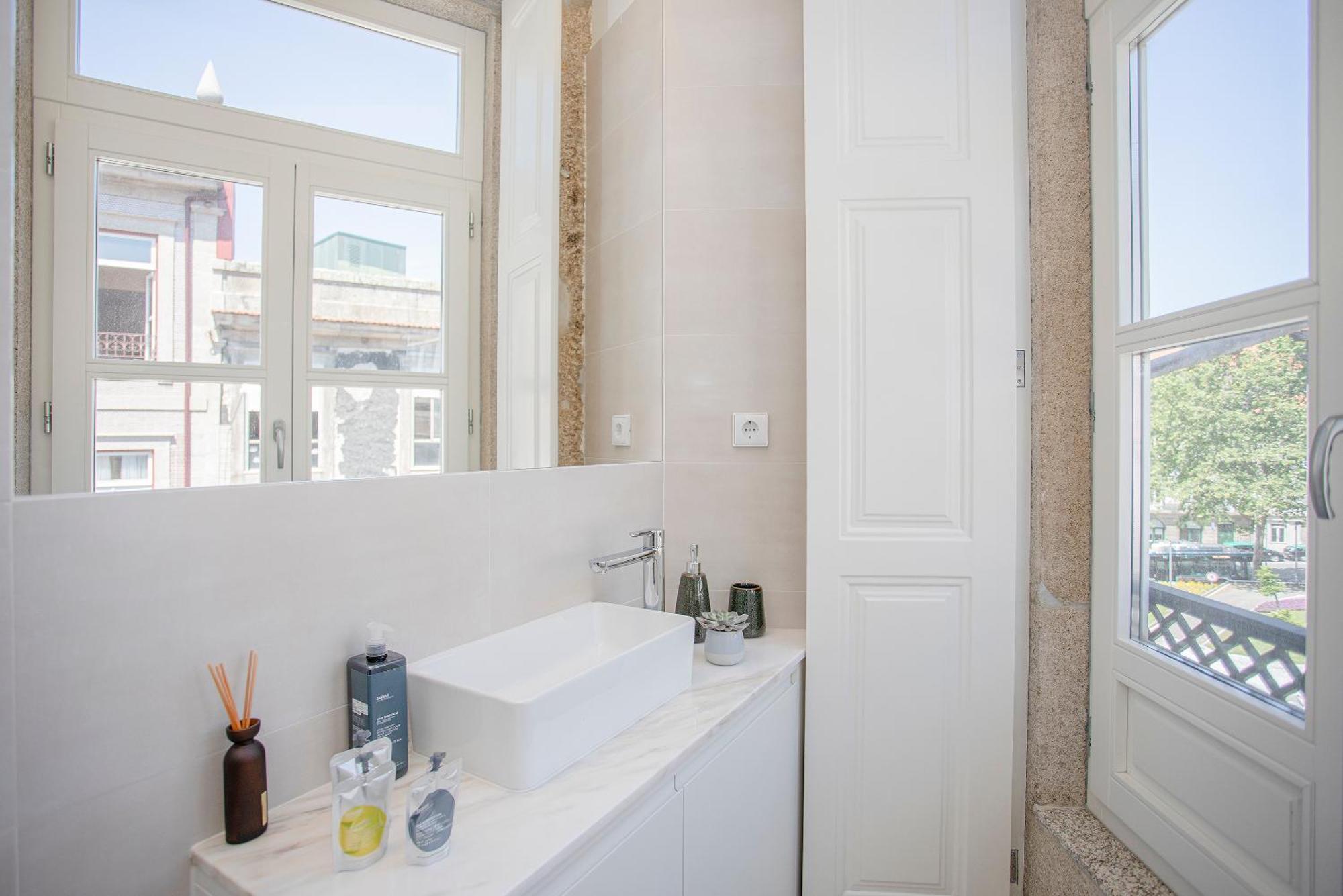 Liiiving in Porto - Aliados Stone Apartment Esterno foto